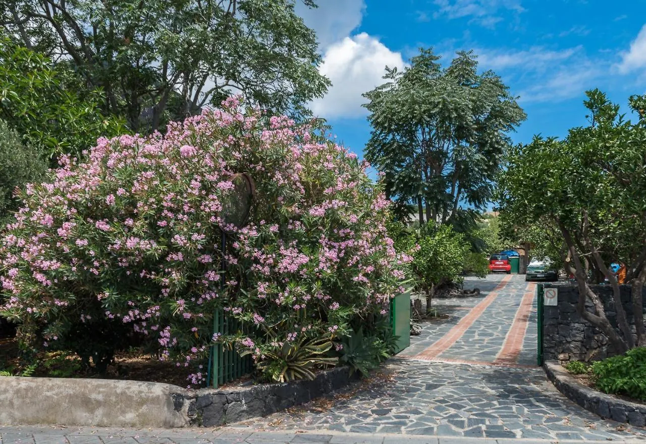 Villa Mariella Pittorino - Camere In B&B Leni