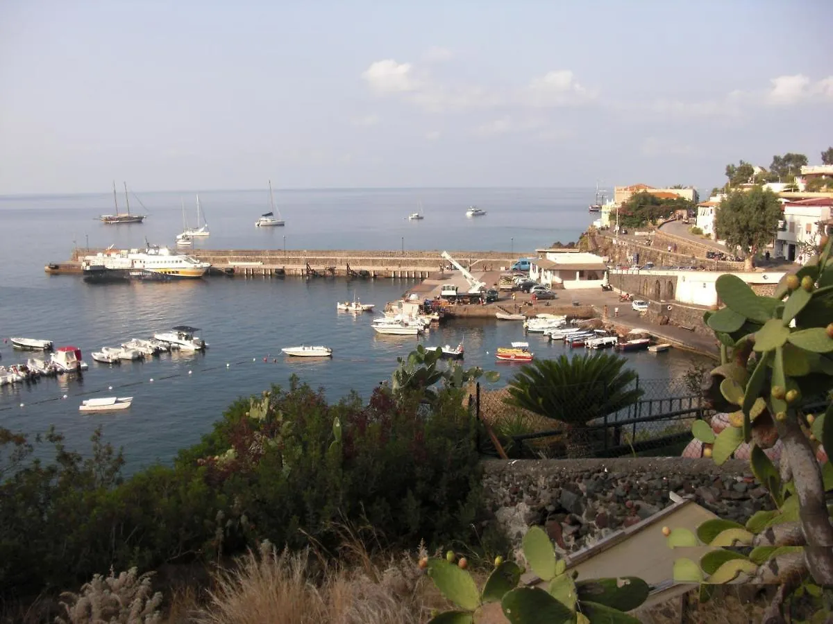 *** Bed & Breakfast Villa Mariella Pittorino - Camere In B&B Leni Italy