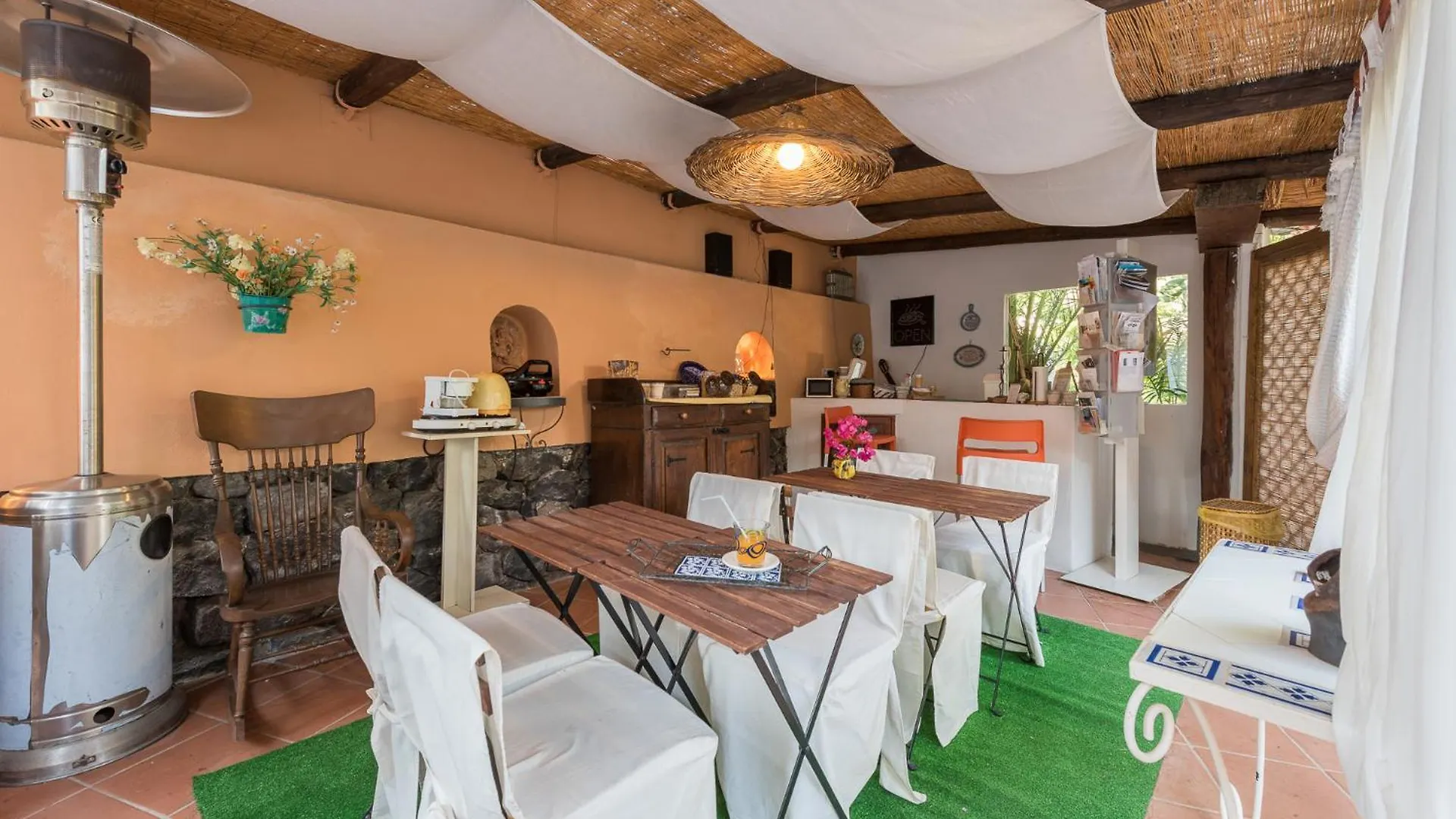 Villa Mariella Pittorino - Camere In B&B Leni Italy